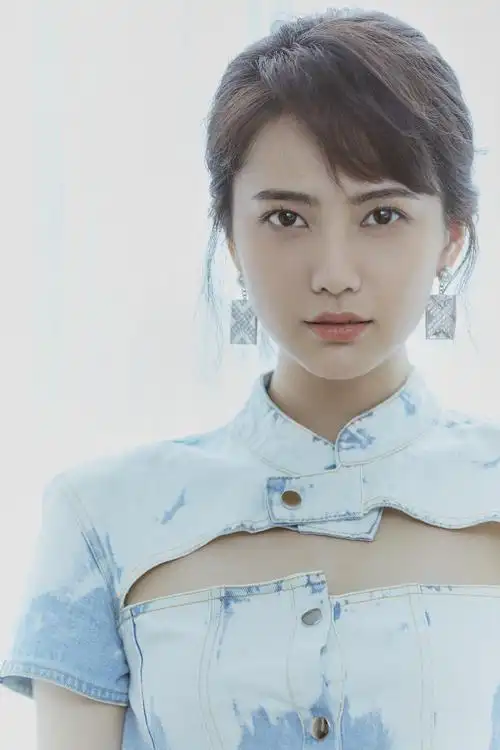 姜珮瑶甜飒牛仔装亮相热带往事首映礼与彭于晏相互取暖