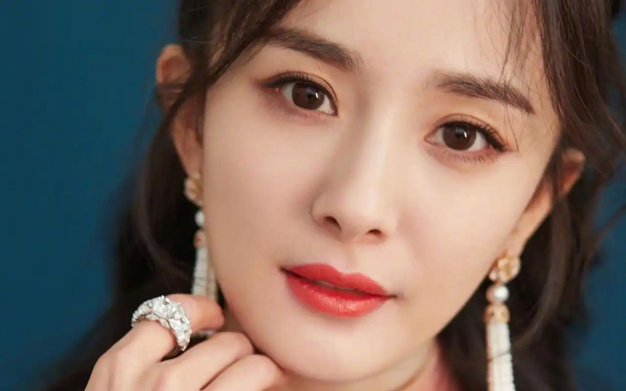 杨幂优雅性感图片桌面壁纸_大陆明星_壁纸下载_美桌网