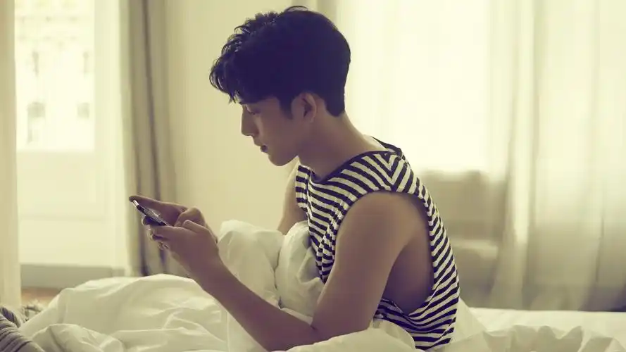 明星风尚 井柏然壁纸