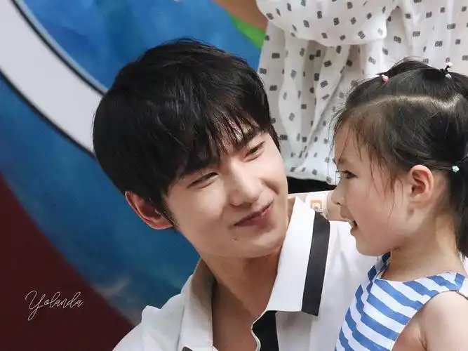 好喜欢杨洋和小孩子待在一起的样子啊