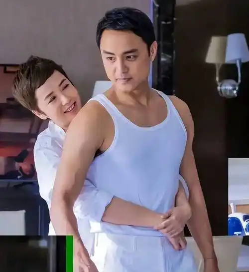 官宣二胎,太太已怀孕五个月,年迈母亲坐轮椅现身_王婷萱_父母_小孩子