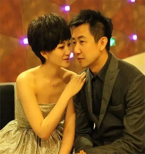 鄢颇,被梅婷养了6年,再被李小冉前任砍伤,现和李呈媛结婚7年了