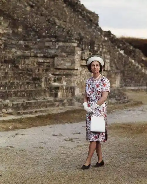 英女王的女官:不领工资,为女王选衣68年,让女王优雅了一辈子