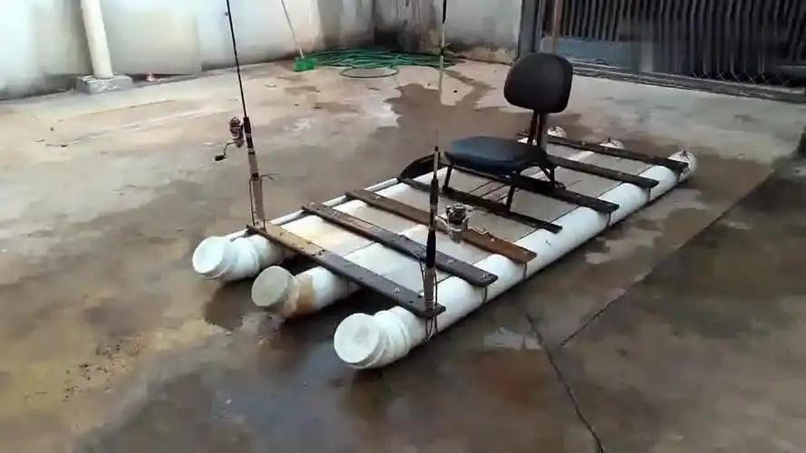 牛逼牛人用pvc水管自制钓鱼船这个创意太牛现已申请专利