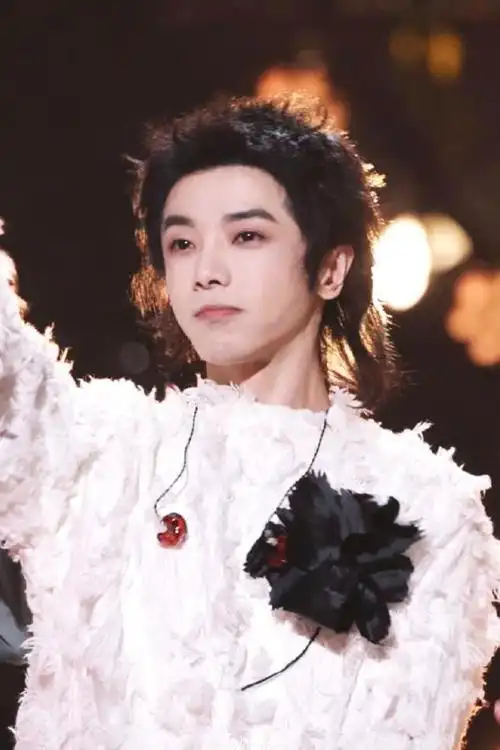 华晨宇官宣喜讯网友们都在欢呼这一天终于来了