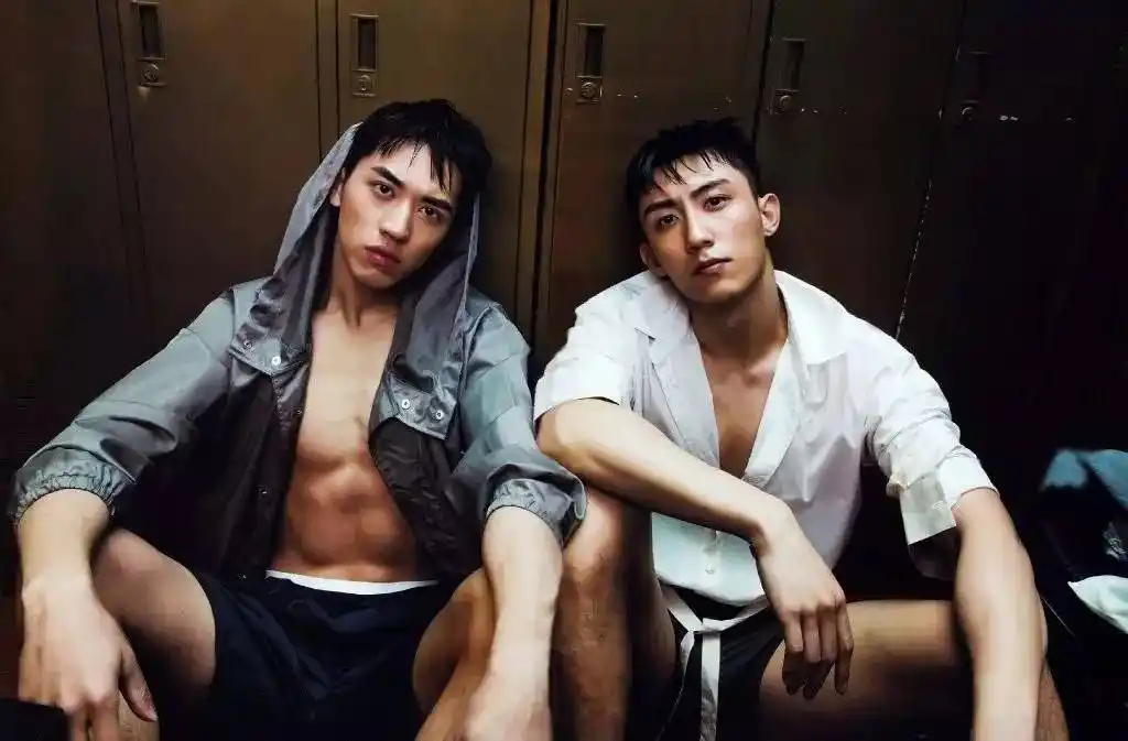 许魏洲当众亲吻她黄景瑜输给了这位前女友