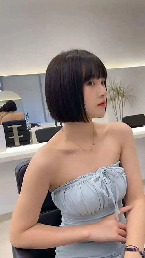 高考后剪一款"超a高级感十足的一刀切短发"真的绝绝子!