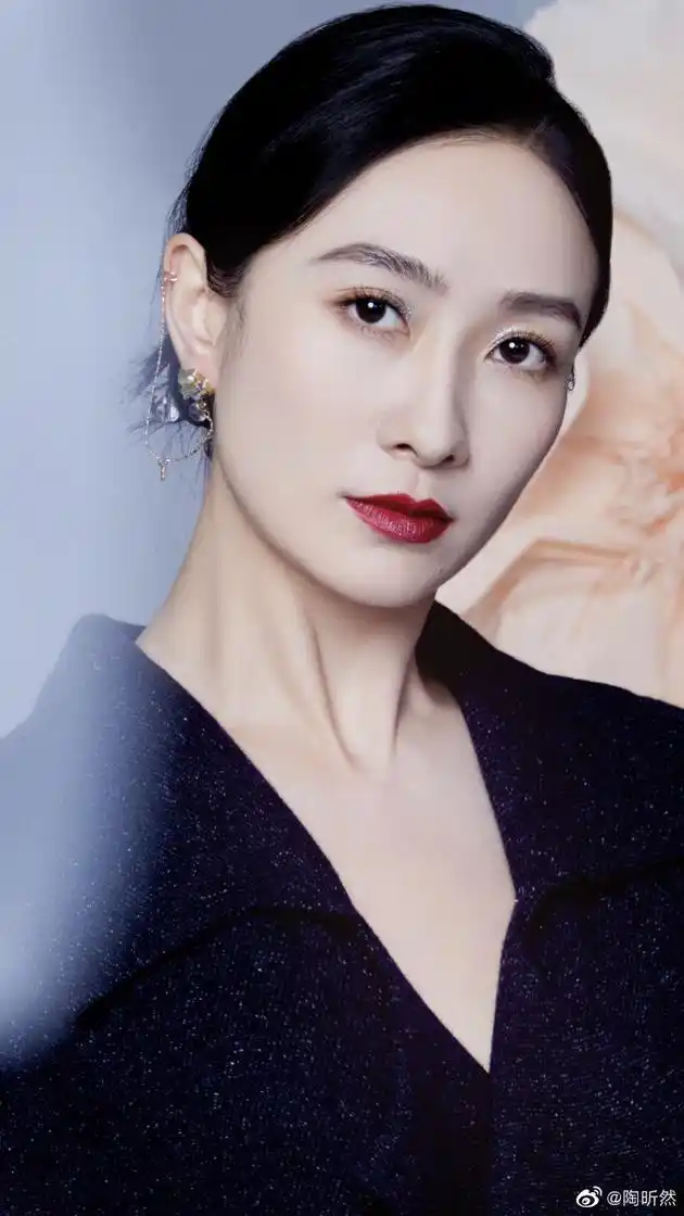 中饰演安陵容一角的陶昕然就乃万的言论发表自己的看法,表示"生活其实