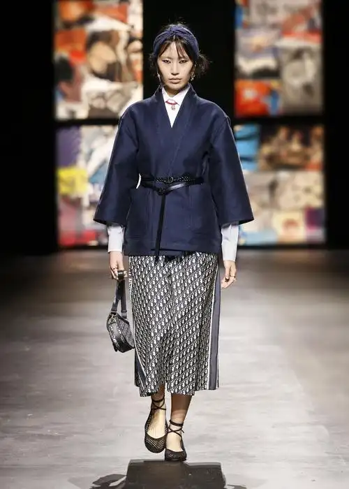 刘雨昕诠释迪奥女性力量不凡气质