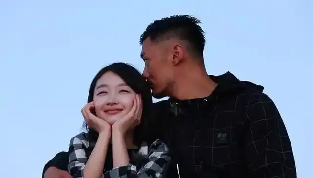 周冬雨易烊千玺恋情是单向炒作网曝公司押宝一人为上市炒热度