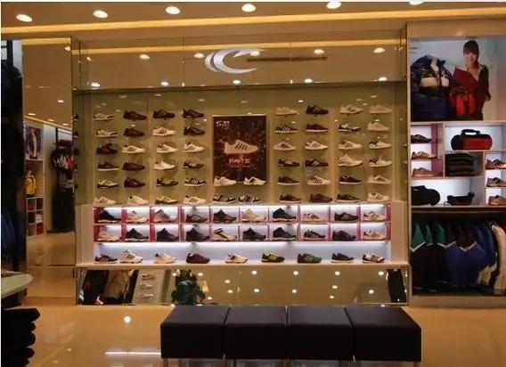 体育用品有限公司是一家集营销,研发和生产为一体的,以运动服,运动鞋