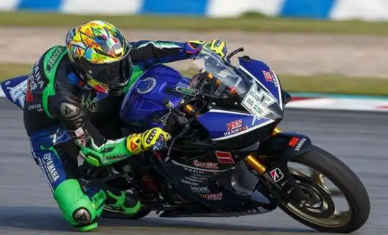 王一博摔车后续争议多,他的赛车水平到底如何?