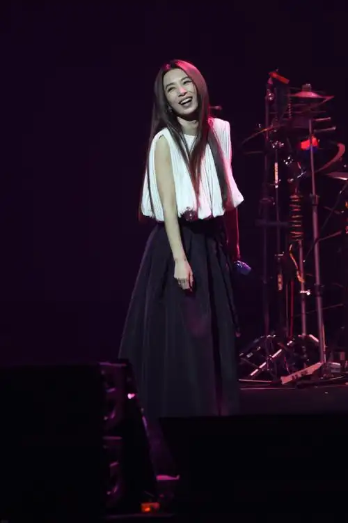 陪田馥甄爬完一山又一山