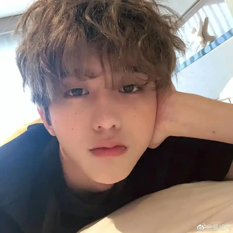 七周年快乐!关于你的一切我都喜欢🥰#蔡徐坤 #神颜 #高