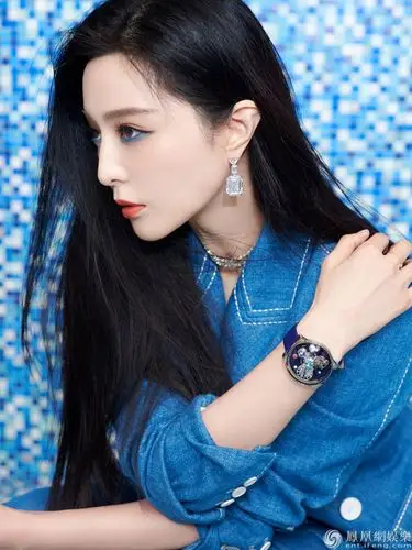 范冰冰穿西装画烟熏妆变蓝色妖姬_影讯 - 影乐酷