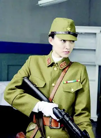 王丽坤:克服恐惧扮"枪花"