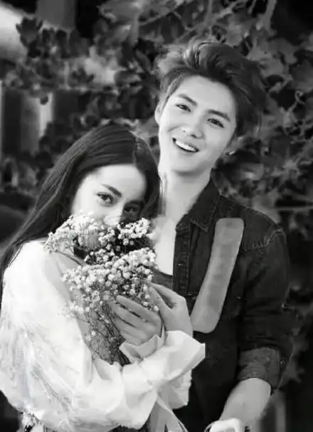 鹿晗和迪丽热巴结婚照