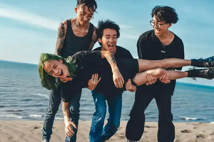 但现在,我爱你|我爱你|霓虹|花园_新浪新闻