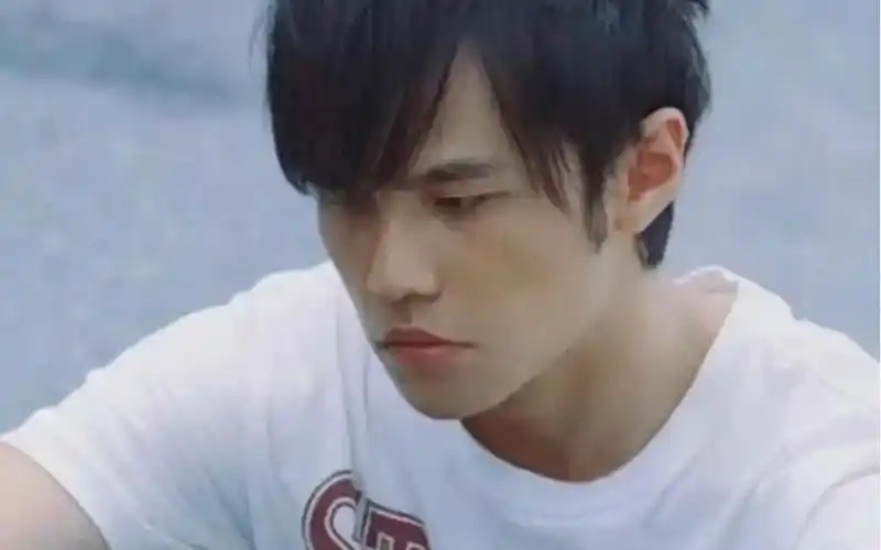 白毛的周杰伦总让我想到他的晴天