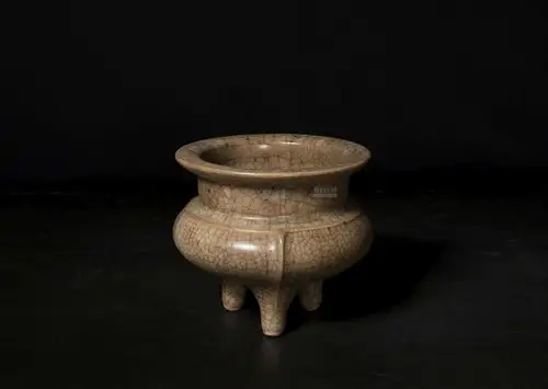 宋代-龙泉官窑鬲式炉