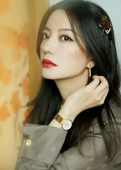 赵薇生图#赵薇瘦了好多气质满分99!知性优雅好美呀!