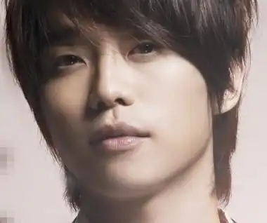 谁有张栋梁的图片.要好看的.我做头像的哦.