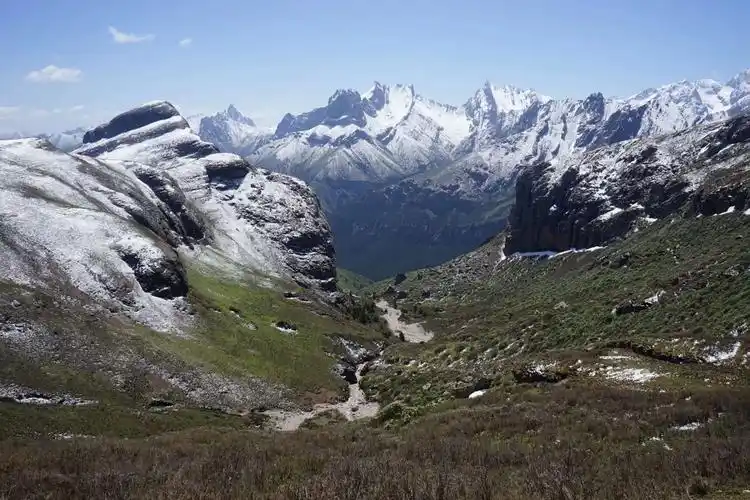 秦岭迭山 措美峰下