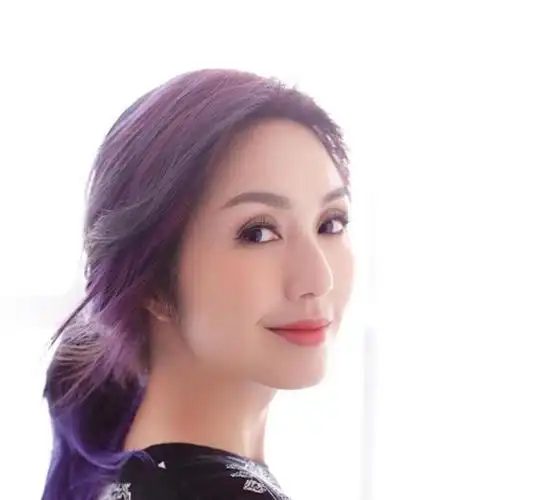 出道多年,杨千嬅参演了多部电影,电视剧,推出了数首脍炙人口的歌曲.