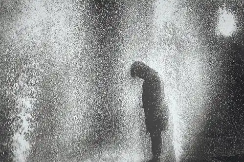 不是自己的伞 宁愿淋雨