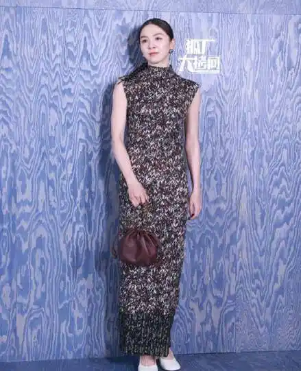 原创上海这一夜杨幂的裸背奚梦瑶的锁骨都败给了自然老去的袁泉