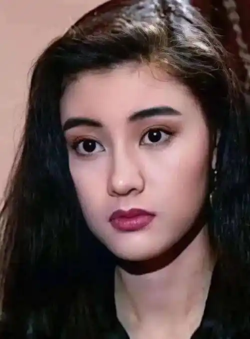 回顾最美港姐李嘉欣8段潇洒爱情,个个非富则贵,最后嫁入豪门_刘銮雄