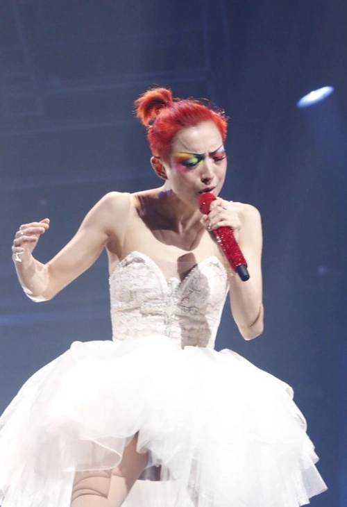 郑秀文红馆演唱会总数达百场成女歌手中第三人紧随徐小凤梅艳芳