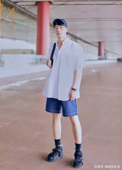 31岁的井柏然穿最新款的优衣库,玩最时尚的早春潮流!