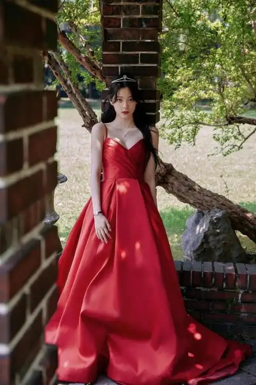 性感尤物欧阳娜娜黑色写真曝光事业线抢镜眼神性感撩人