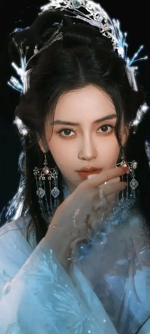 杨颖壁纸,这组古典造型透露着一股清冷高贵的气质,让人流连忘返