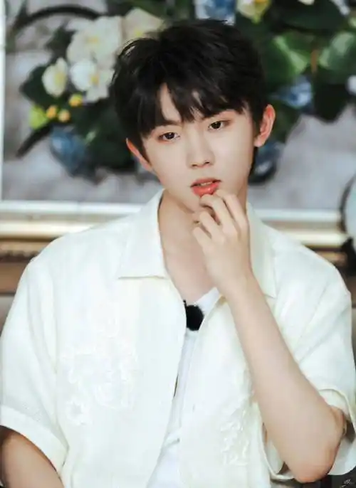 马嘉祺不到120,丁程鑫端着饭碗称才127斤~_物料_因为_训练