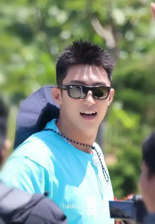 黄景瑜贾乃亮骑山地车路透