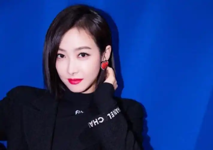 look3:齐肩短直发