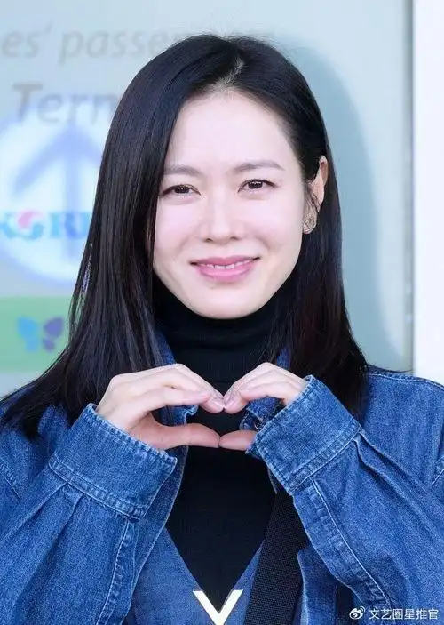 孙艺珍机场路透生图曝真容!脸浮肿发腮,产后发福身材臃肿引争议__财经