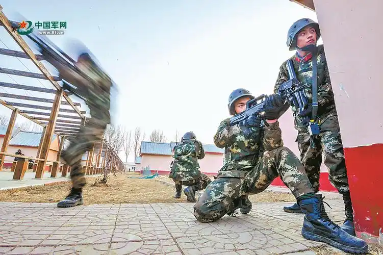 特战队员反恐演练拉开战幕,枕戈待旦守平安