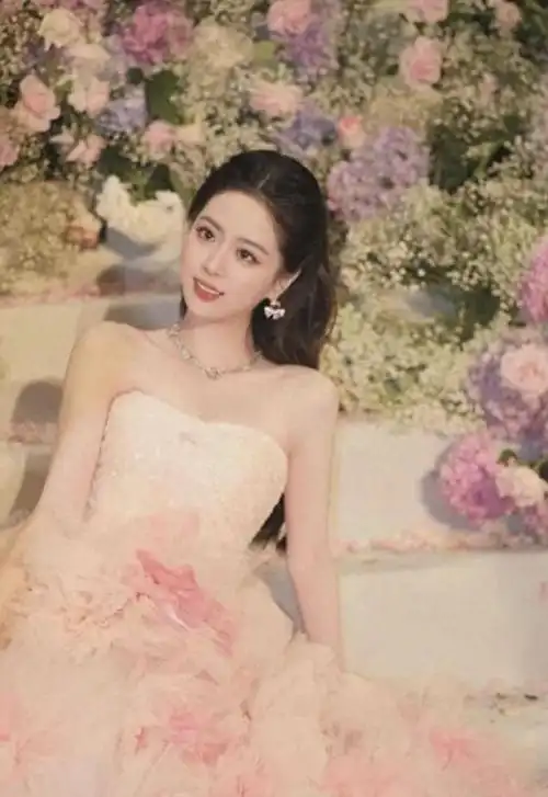 2017年,意尔康千金和汤臣一品老板儿子的盛大婚礼,真的是让人大开眼界