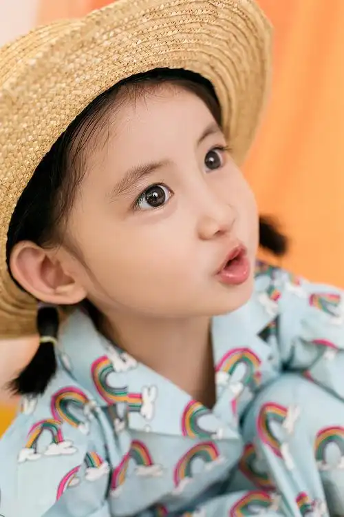 大哥哥呀的儿童摄影作品《大眼睛小姑娘》