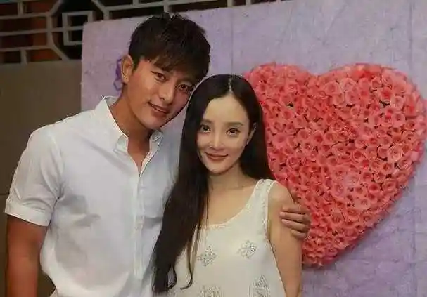 李小璐贾乃亮有望复婚?罕见合体为女儿庆生!_直播_视频_时间