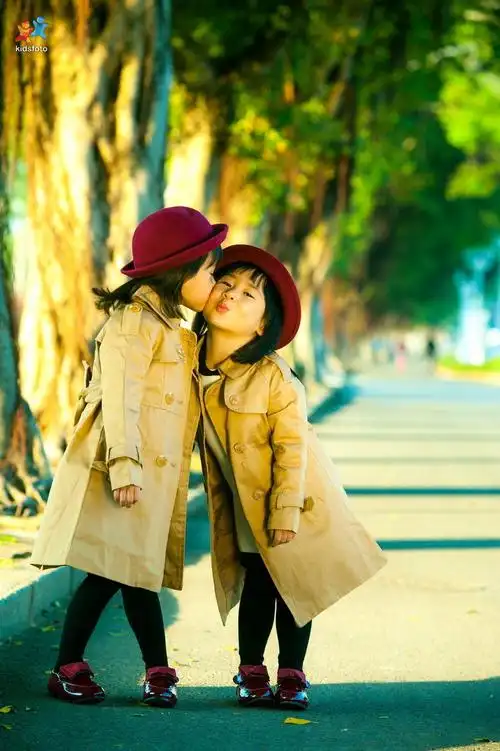 双胞胎姐妹花- kidsfoto枫糖盒子:儿童摄影原创社区,拍娃党首页