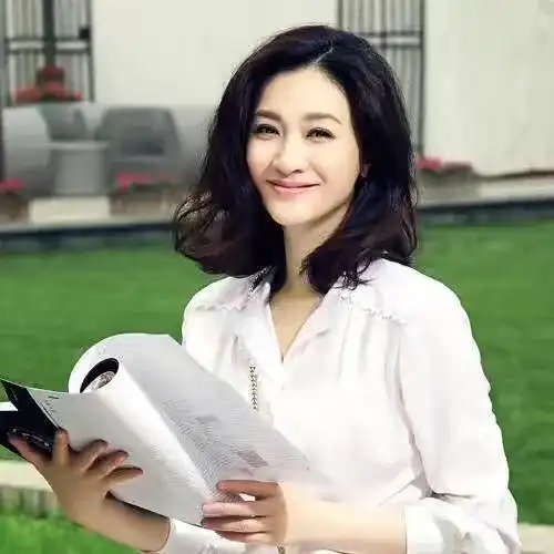 气质美女李小冉庆余年中的长公主她居然是70后