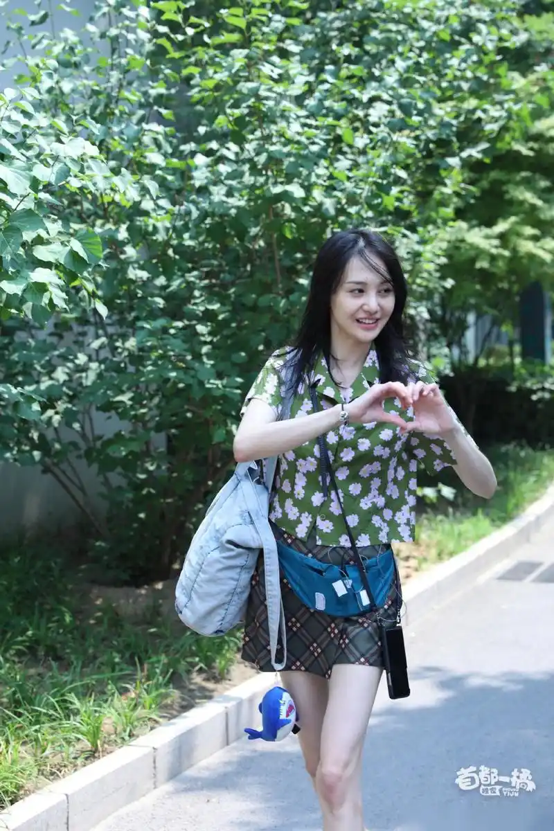 郑爽生图直出,这素颜我慕了!