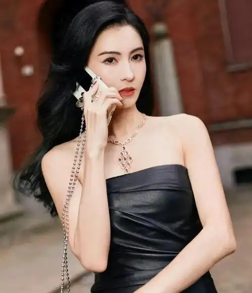 43岁张柏芝生图曝光美到360度无死角现场近20人的团队护驾