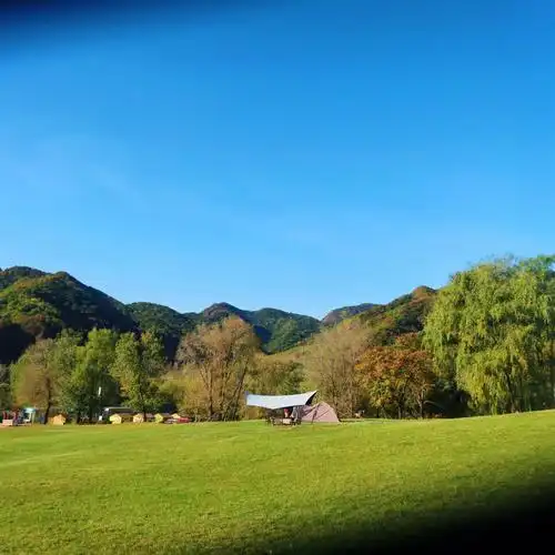 国庆在玉渡山高山草甸忘忧湖奔跑