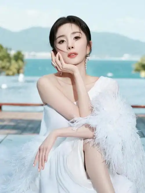 身价过百亿,坐拥北京一条街,家世显赫,这些京圈内的富婆都有谁|杨幂