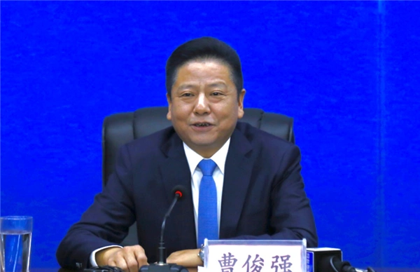 南郑区委副书记,区长曹俊强作主题发布